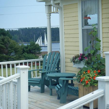 Bayview Pines Country Inn B&B Mahone Bay Exteriör bild
