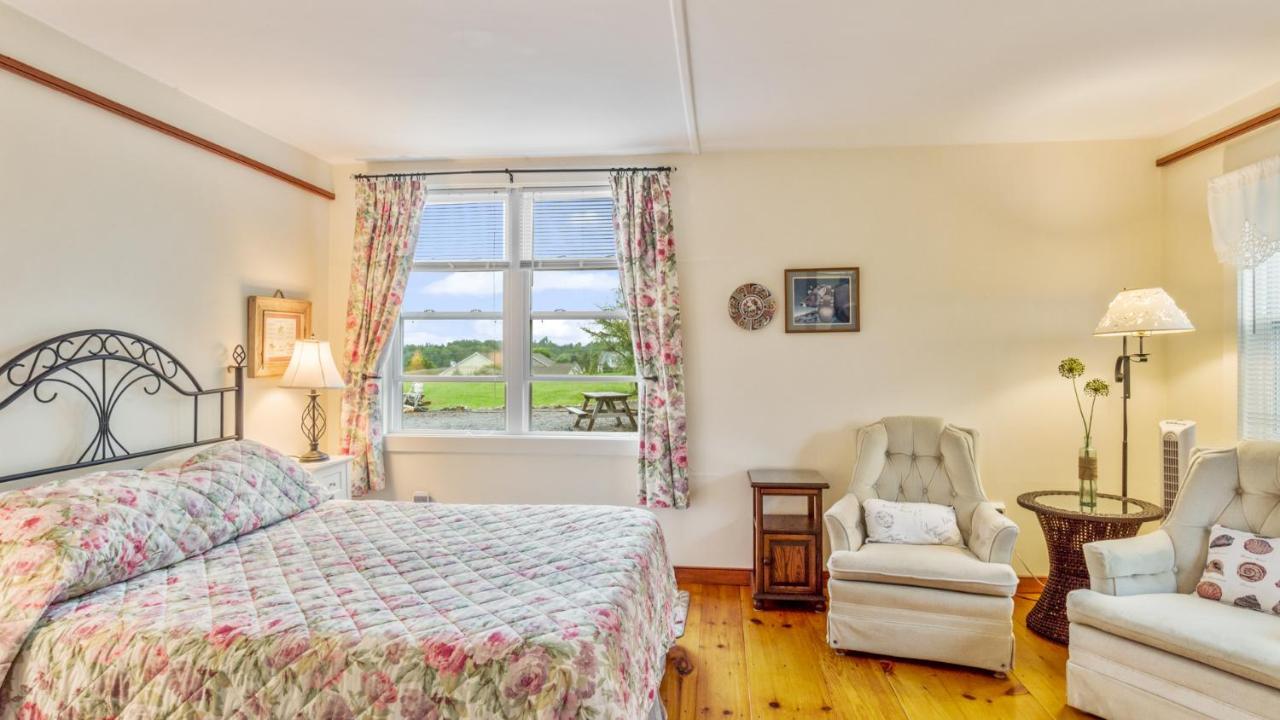 Bayview Pines Country Inn B&B Mahone Bay Exteriör bild