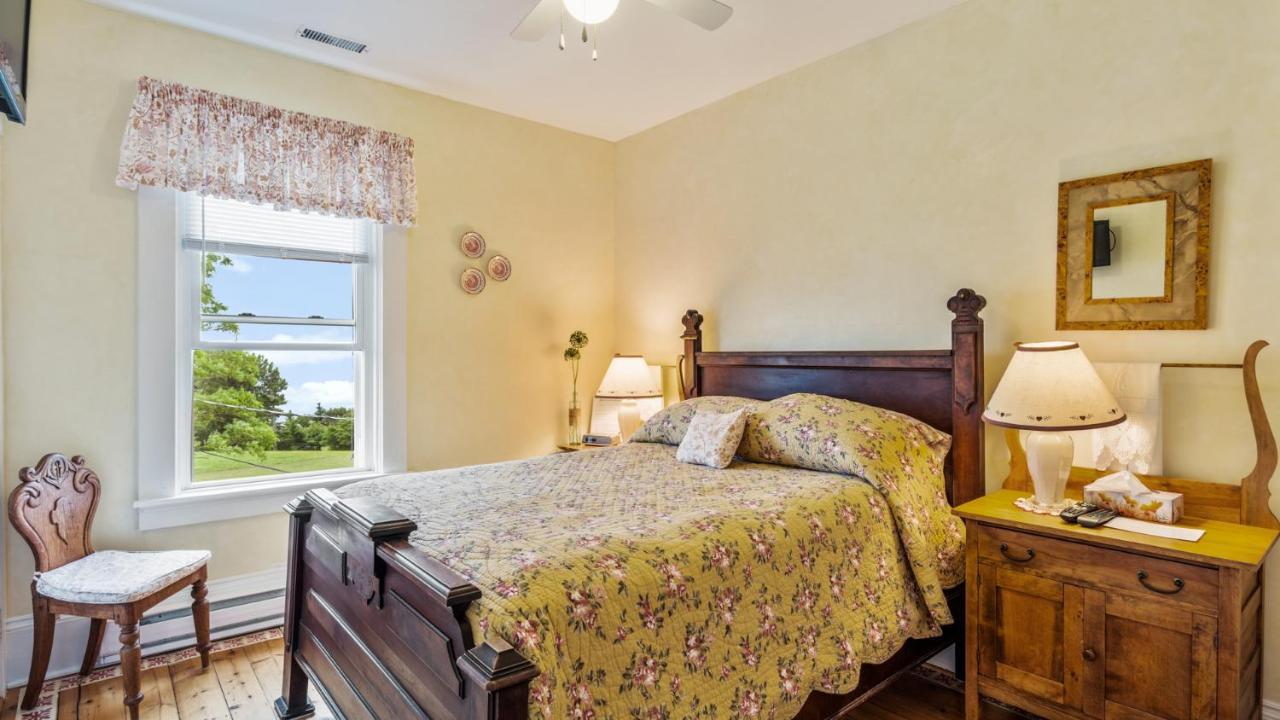 Bayview Pines Country Inn B&B Mahone Bay Exteriör bild