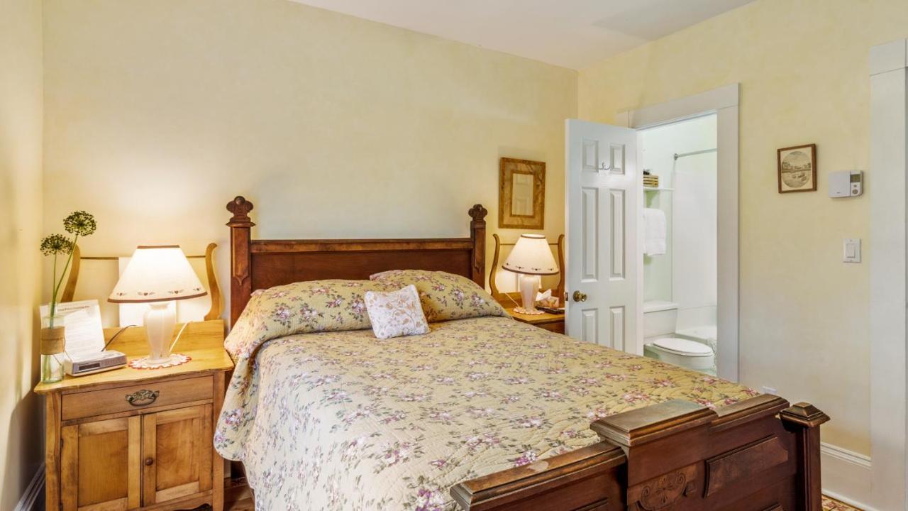 Bayview Pines Country Inn B&B Mahone Bay Exteriör bild