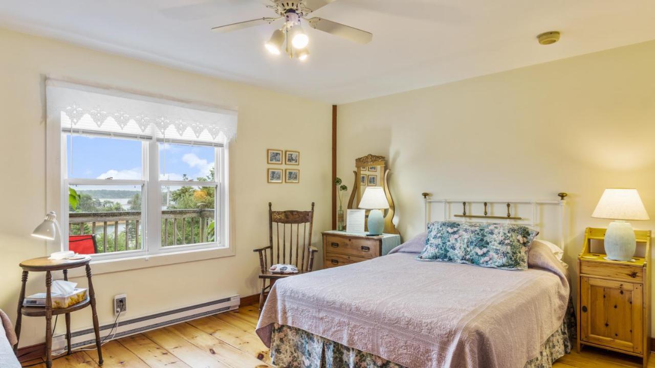 Bayview Pines Country Inn B&B Mahone Bay Exteriör bild