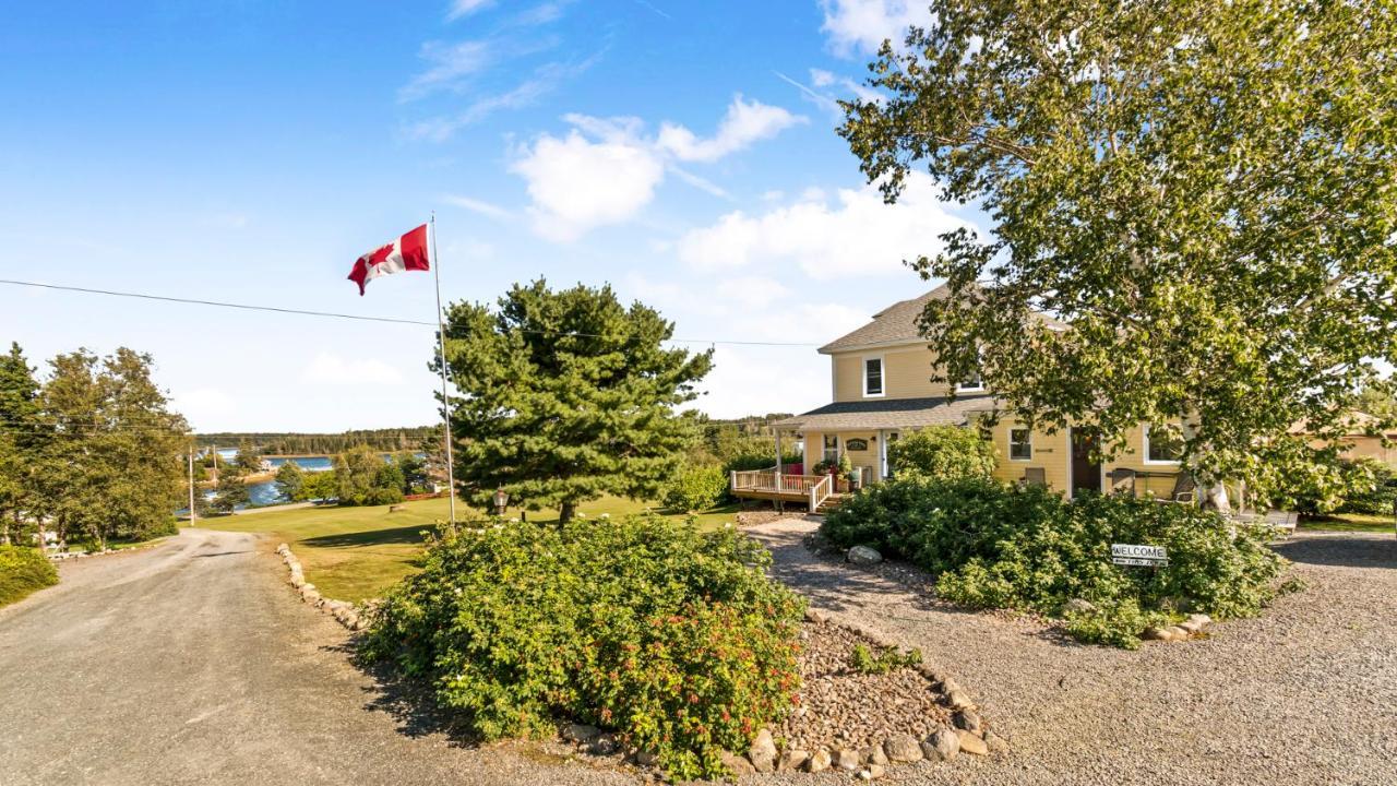 Bayview Pines Country Inn B&B Mahone Bay Exteriör bild