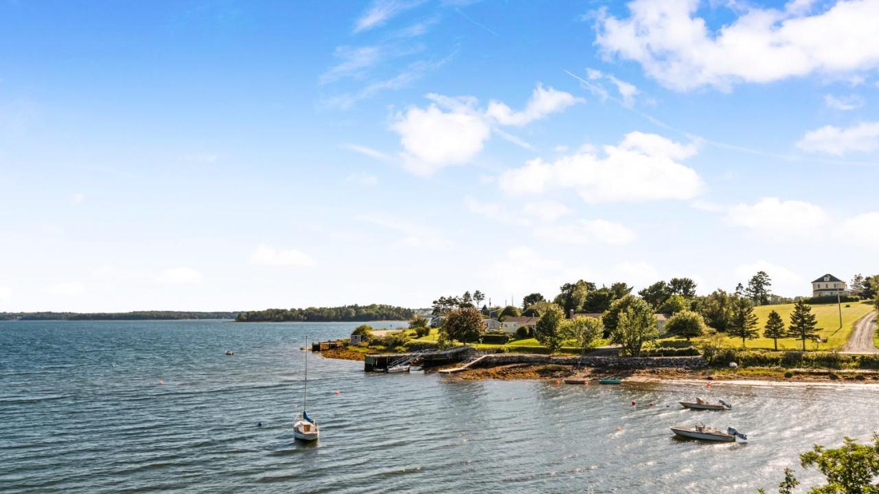 Bayview Pines Country Inn B&B Mahone Bay Exteriör bild