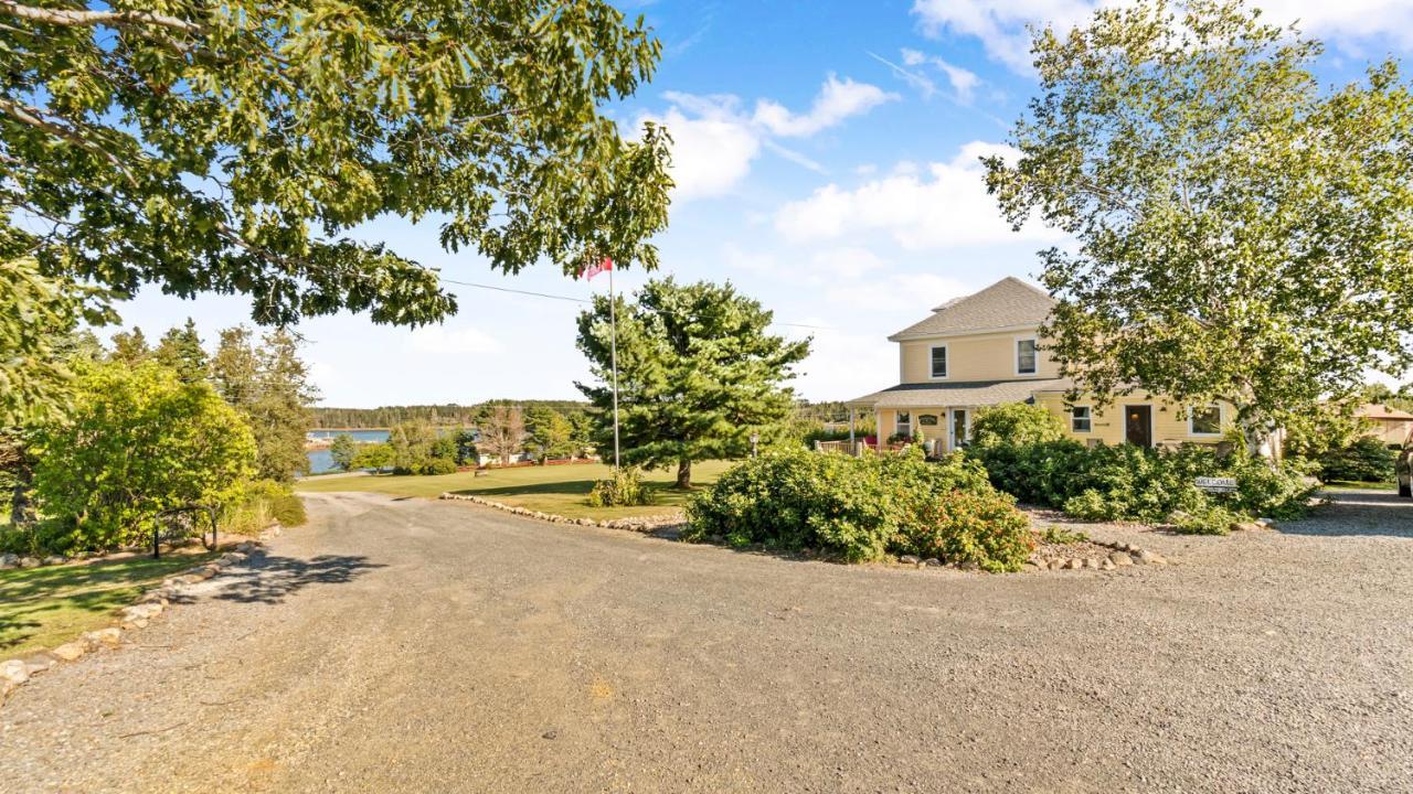 Bayview Pines Country Inn B&B Mahone Bay Exteriör bild
